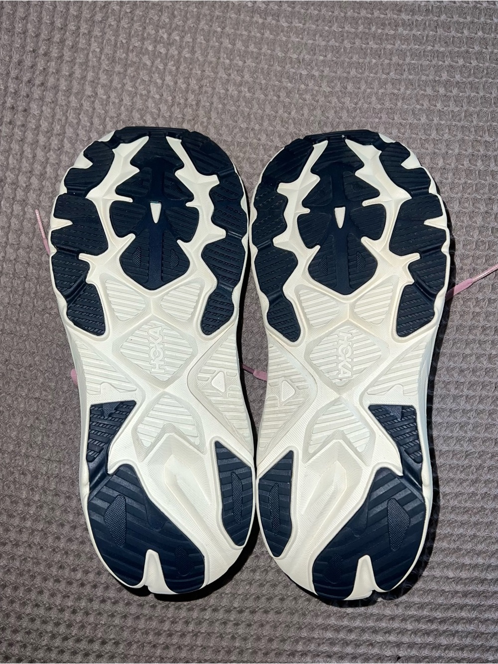Hoka Arahi 8 Running Sneakers - Picture 6 of 11